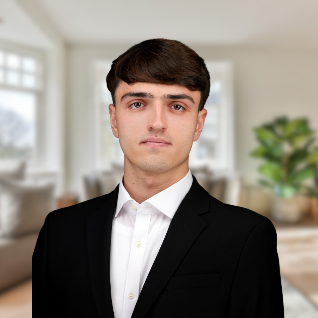 Maximus Makrounis Photo